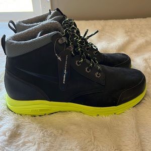 NWT Boys Lightweight Nike Hightop Shoes